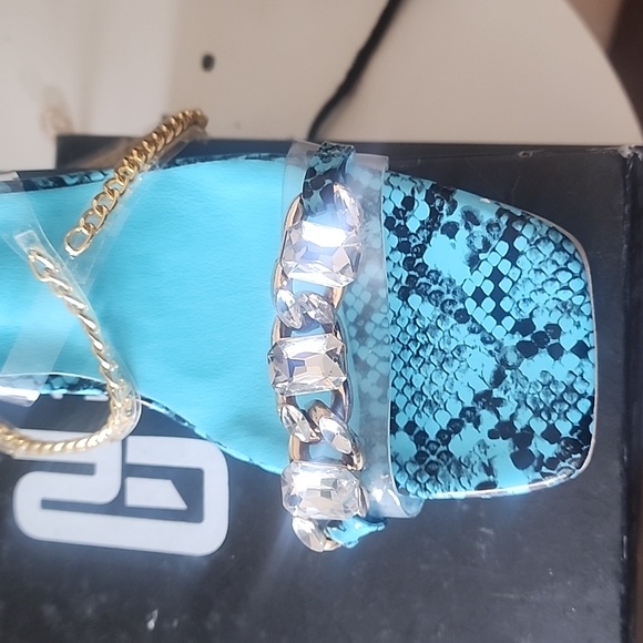 Heels - Picture 3 of 3